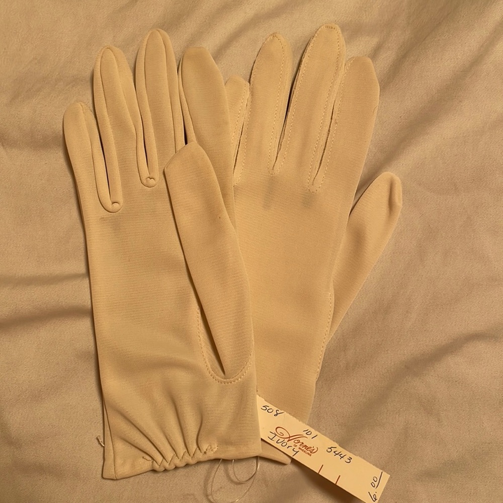 Women’s dressy gloves
